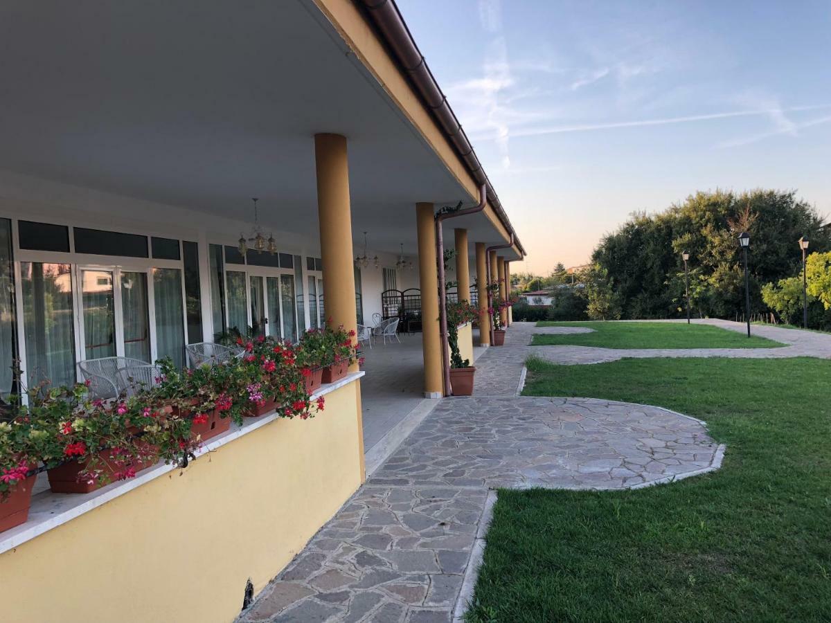 Agriturismo "Lo Zafferano" Aprilia Luaran gambar
