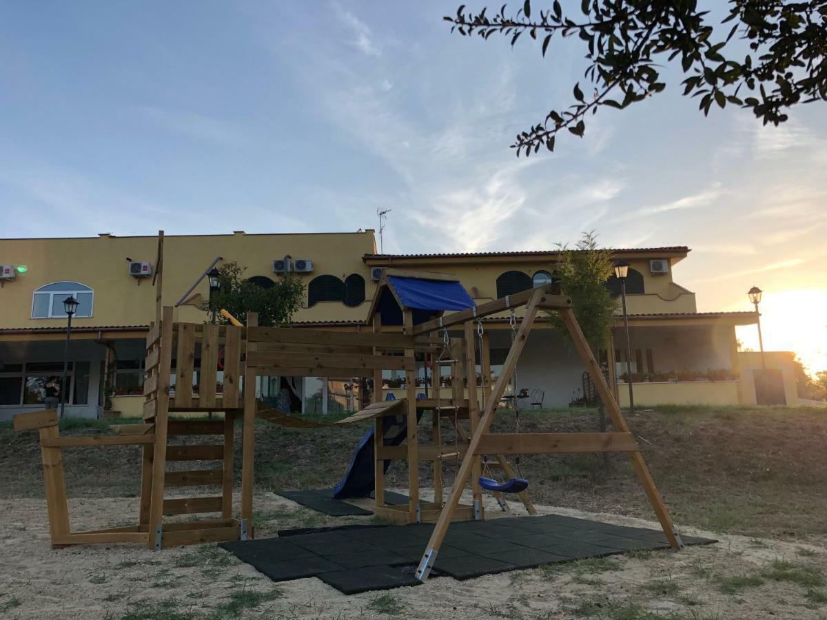 Agriturismo "Lo Zafferano" Aprilia Luaran gambar